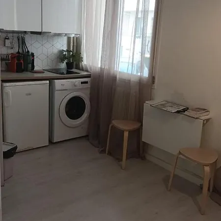 Le Paul B - Yellow Apartment